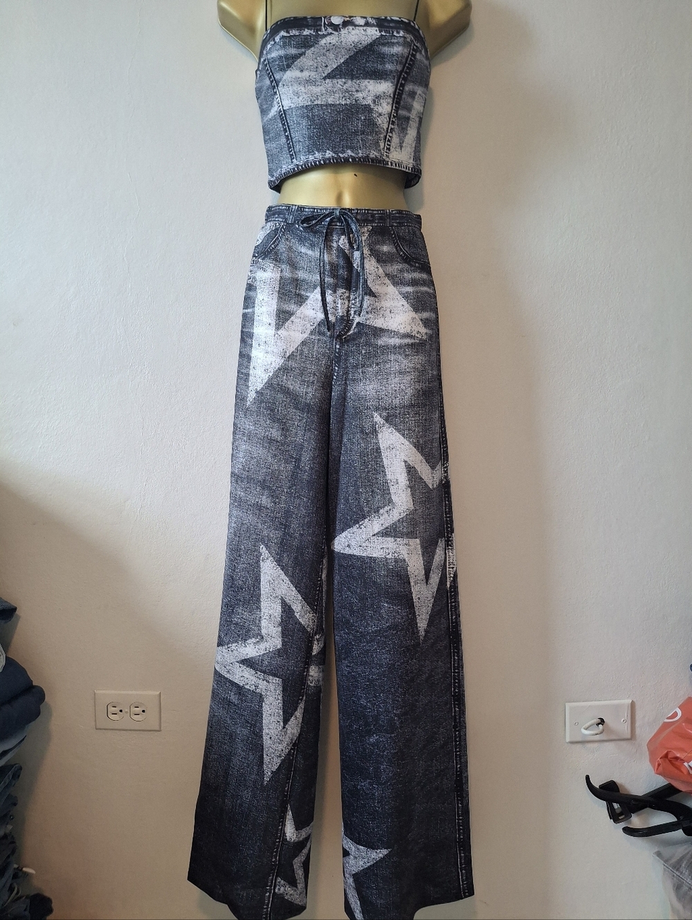 Wide-Leg Star Print Pants in Charcoal Gray